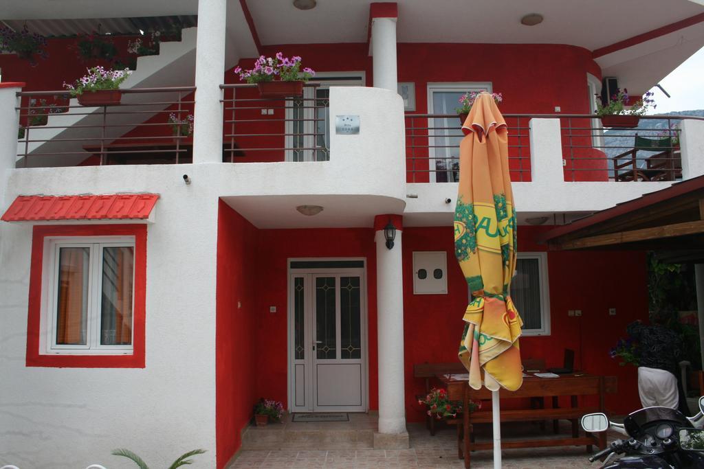 Lukic Apartmani Bar Extérieur photo