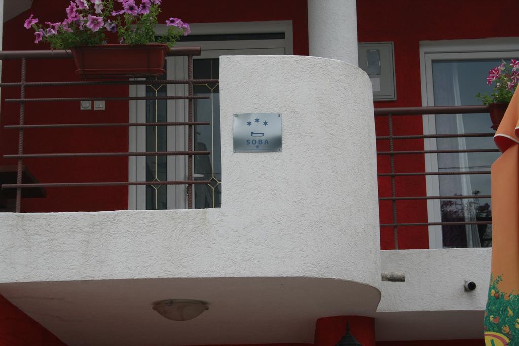 Lukic Apartmani Bar Extérieur photo