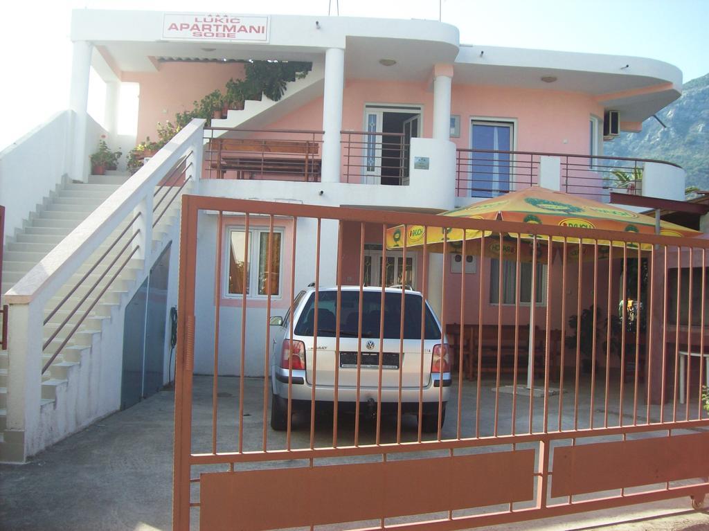 Lukic Apartmani Bar Extérieur photo