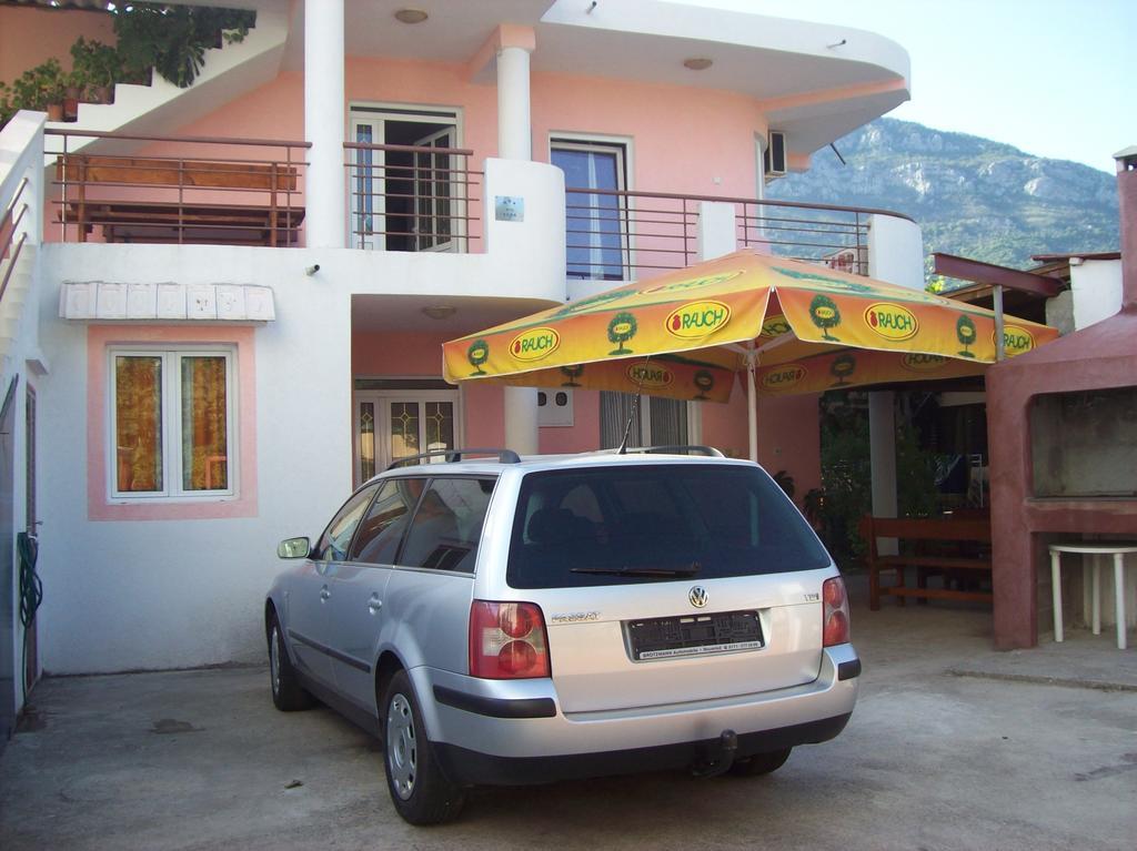 Lukic Apartmani Bar Extérieur photo