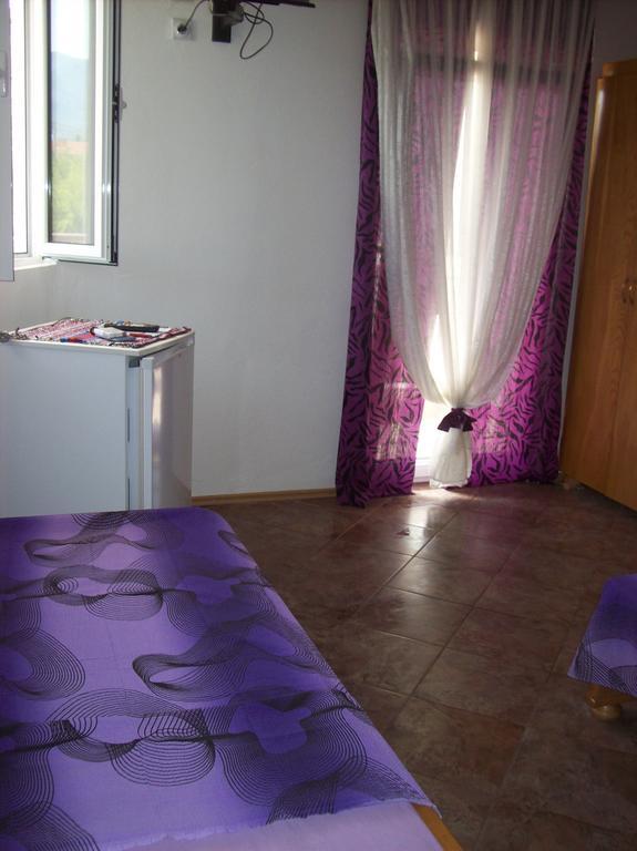 Lukic Apartmani Bar Extérieur photo