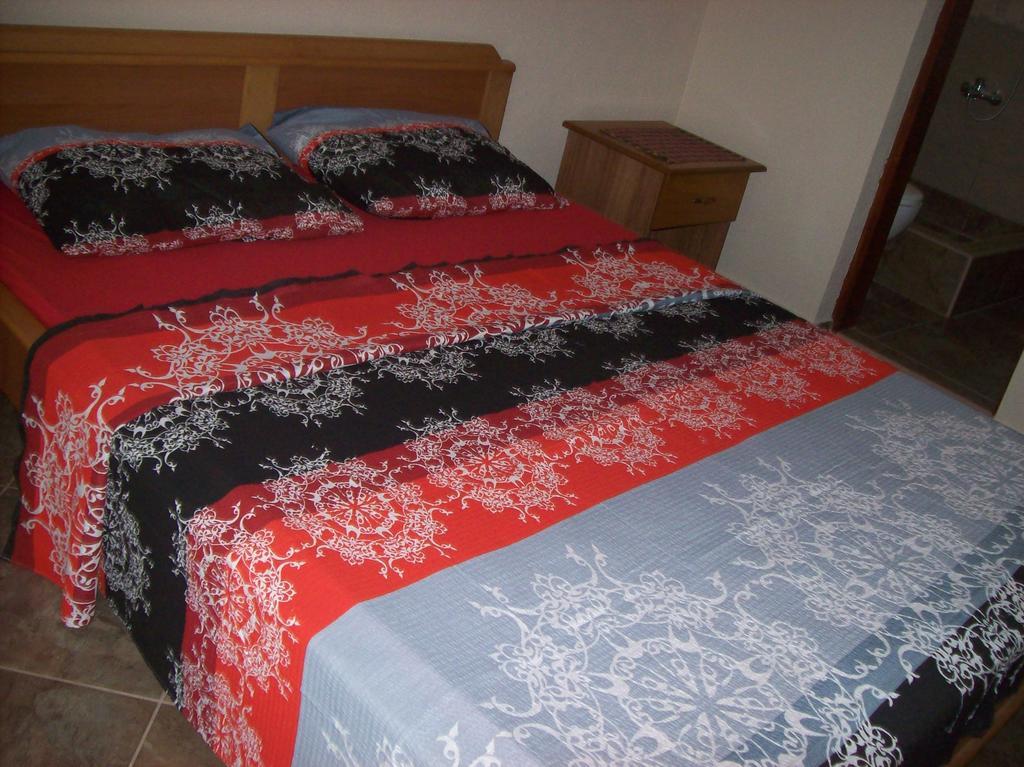 Lukic Apartmani Bar Extérieur photo