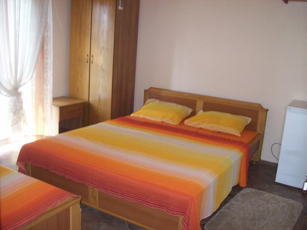 Lukic Apartmani Bar Extérieur photo