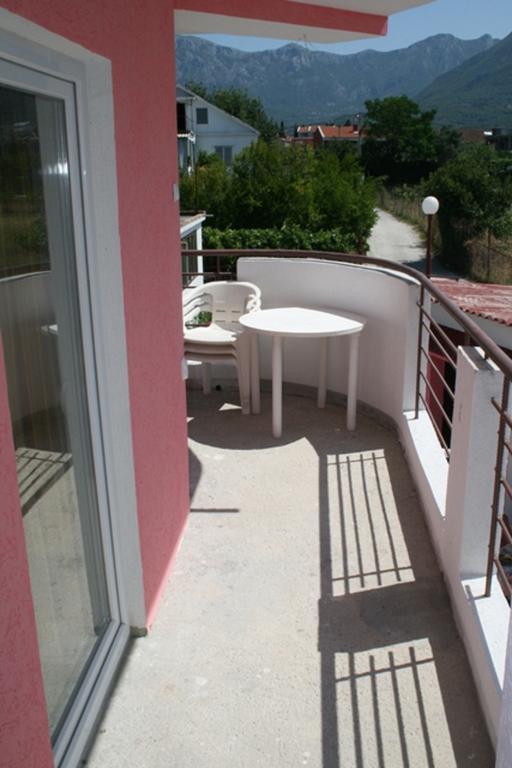 Lukic Apartmani Bar Extérieur photo